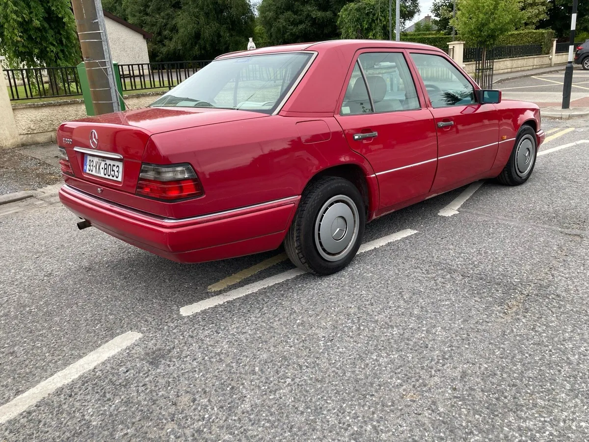 1993 Mercedes E200 automatic - Image 4