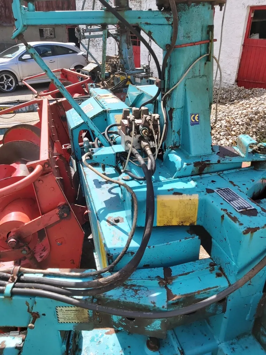 Two 25 mengele harvesters - Image 3