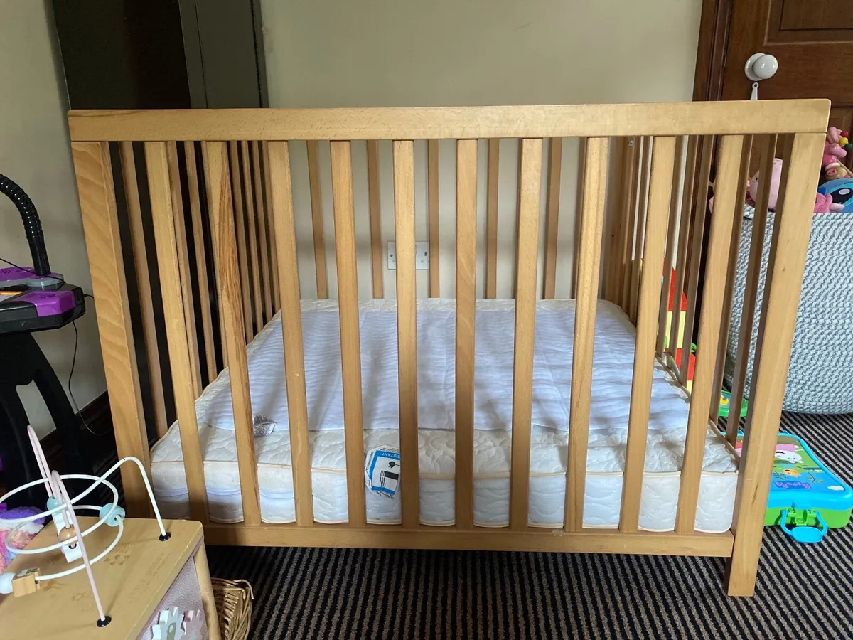 Play pen with adjustable mattress newborn + - Image 2