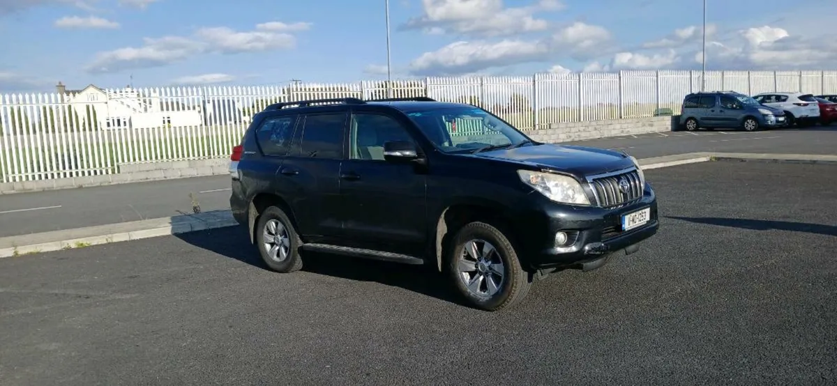 Toyota land cruiser with doe and taxed - Image 1