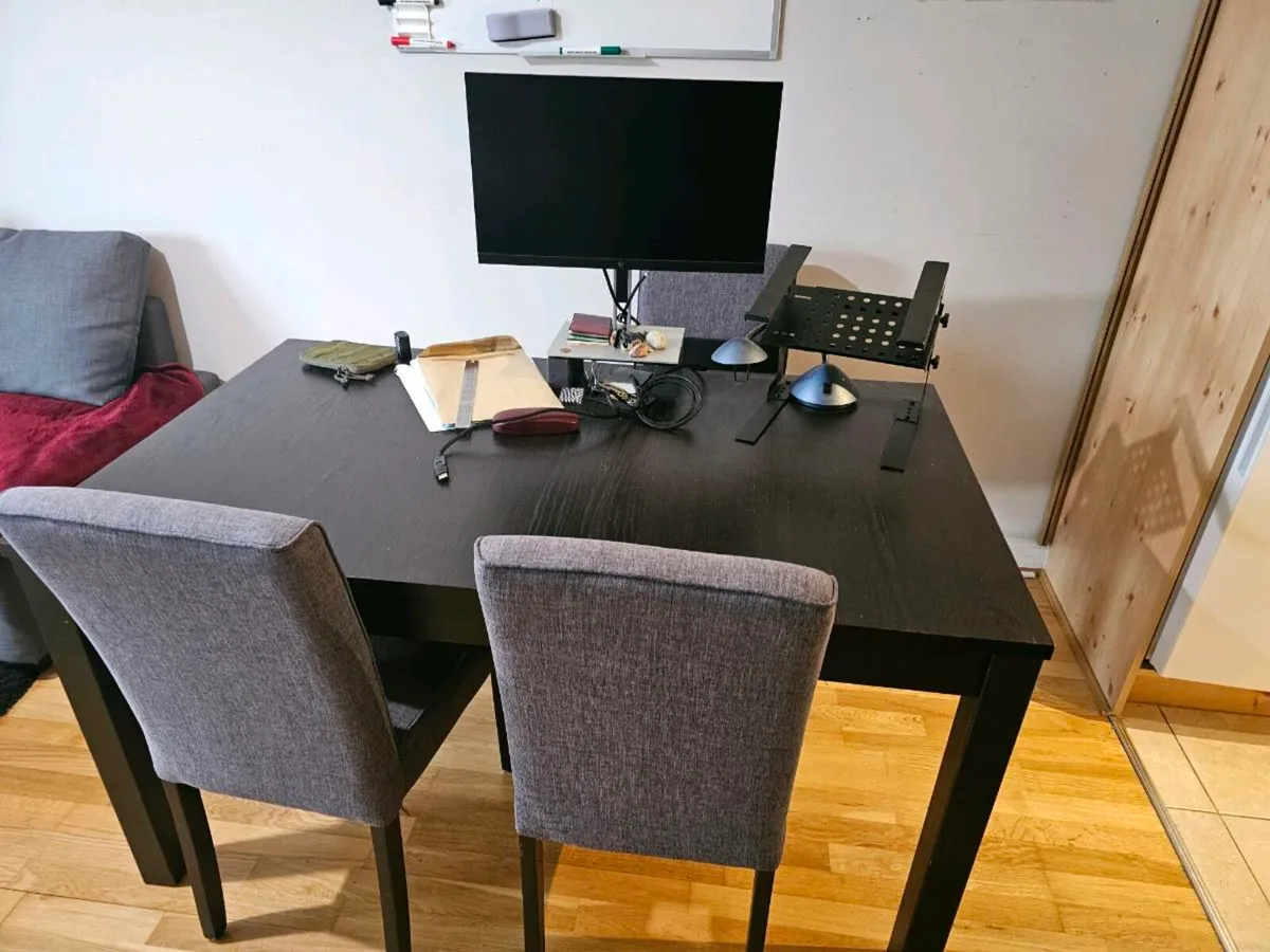 Dining table set