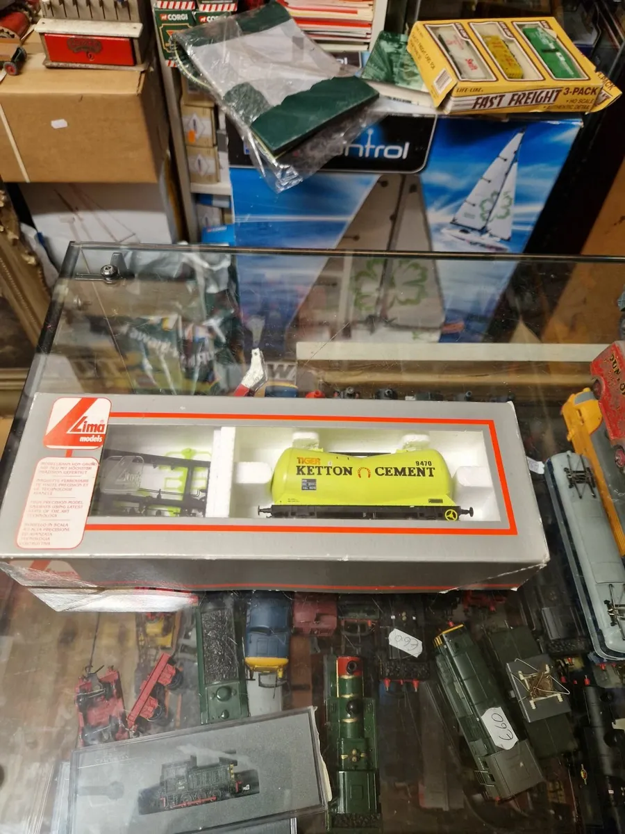 Hornby Lima OO Gauge Cement Wagon - Image 2