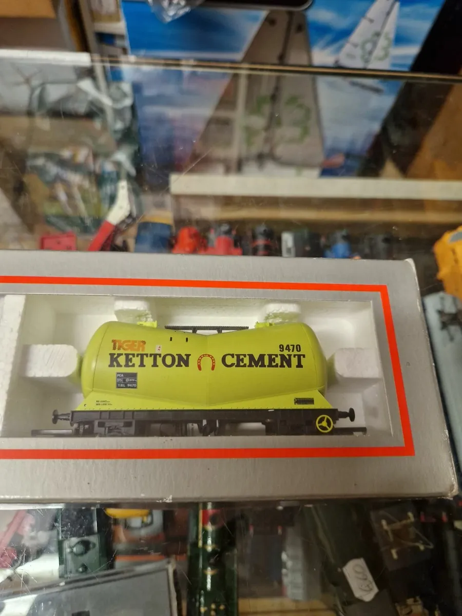 Hornby Lima OO Gauge Cement Wagon - Image 3