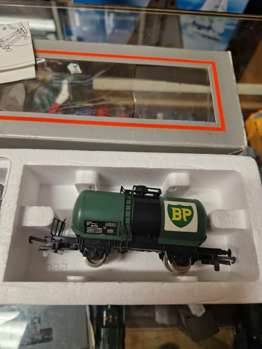 Hornby Lima OO Gauge BP Tanker - Image 1