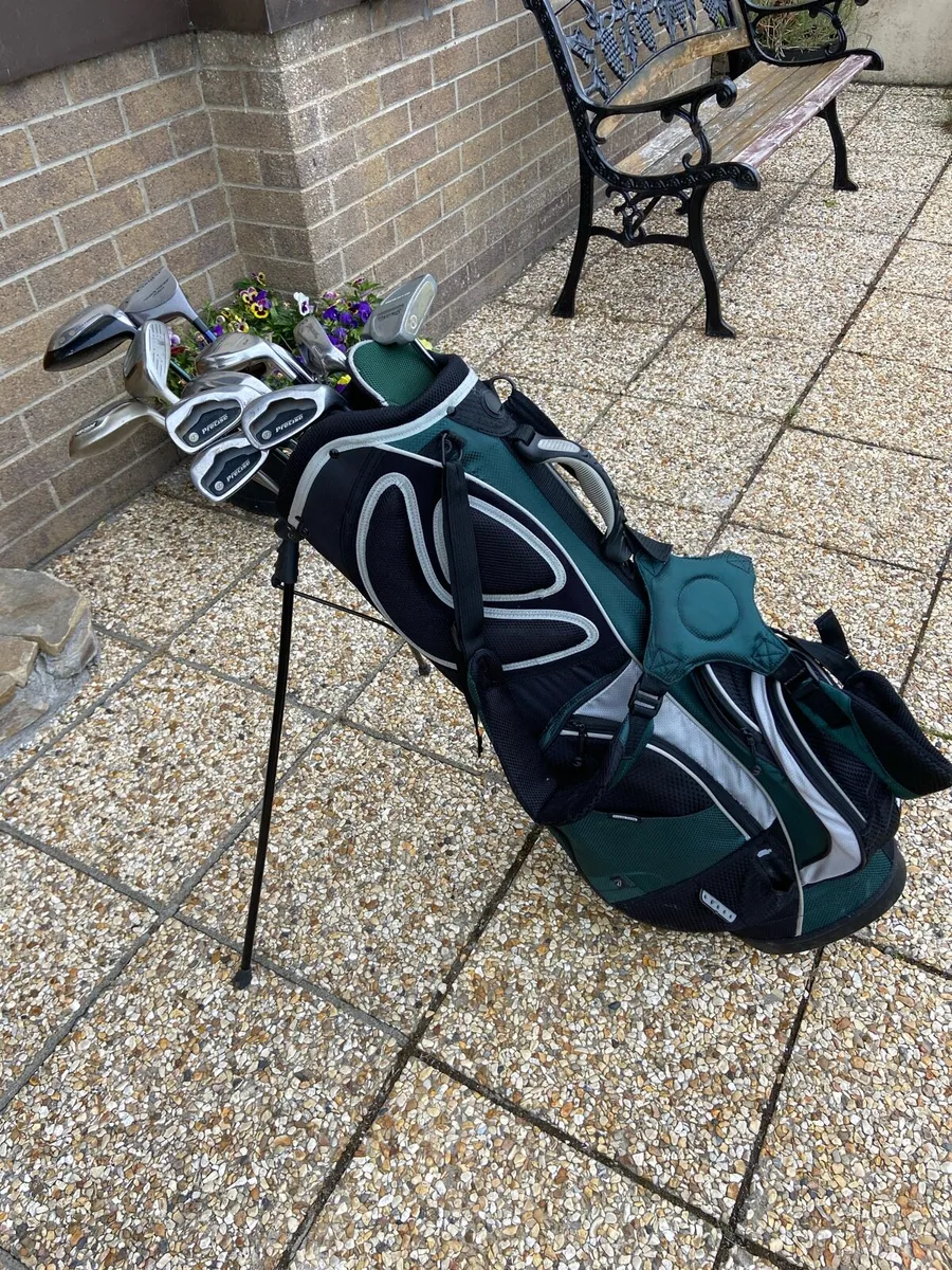 Lady’s.   Golf.  Clubs.   &.  Bag - Image 1
