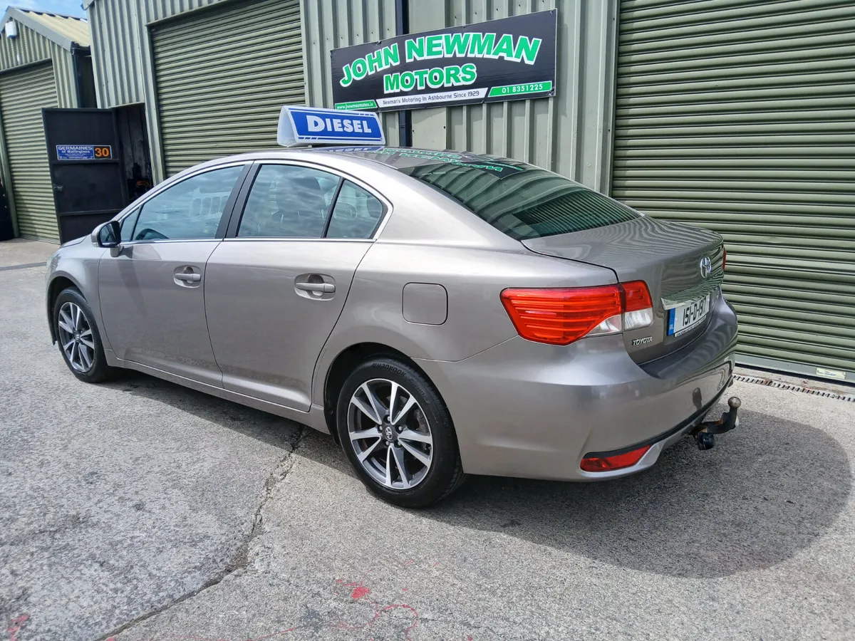 Toyota Avensis diesel hi spec 2015 low mileage - Image 4