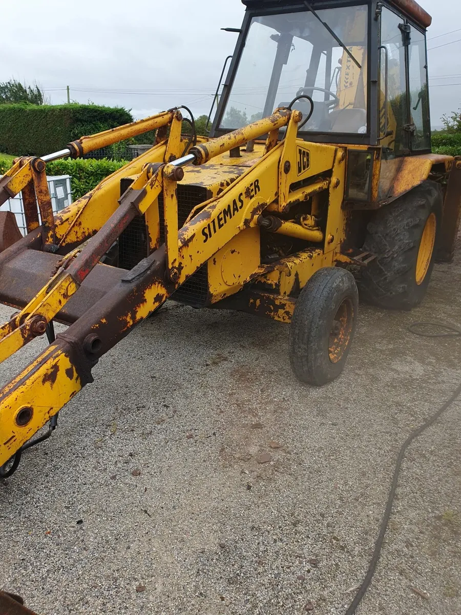 2 WD JCB 3CX - Image 3