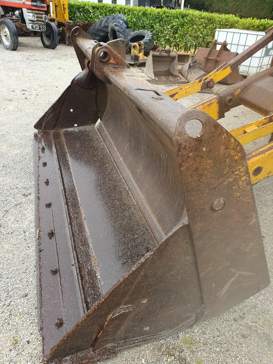 2 WD JCB 3CX - Image 4