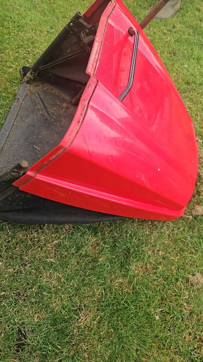 Ride on lawn mower basket - Image 1