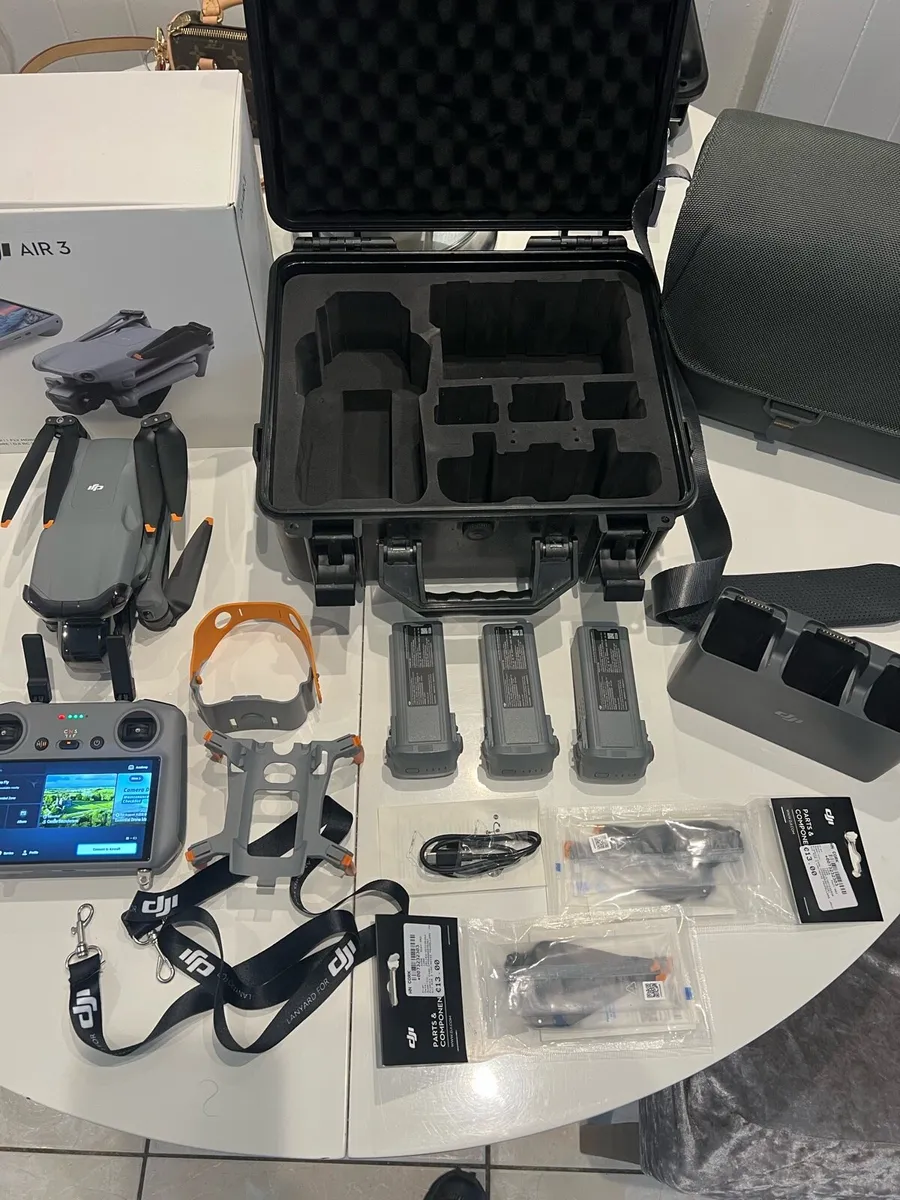 DJI AIR 3 as new - Image 1