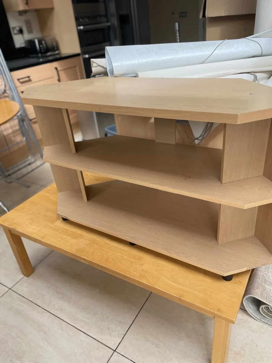 Seats, microwave, bedside lamps, standard lam - Image 1