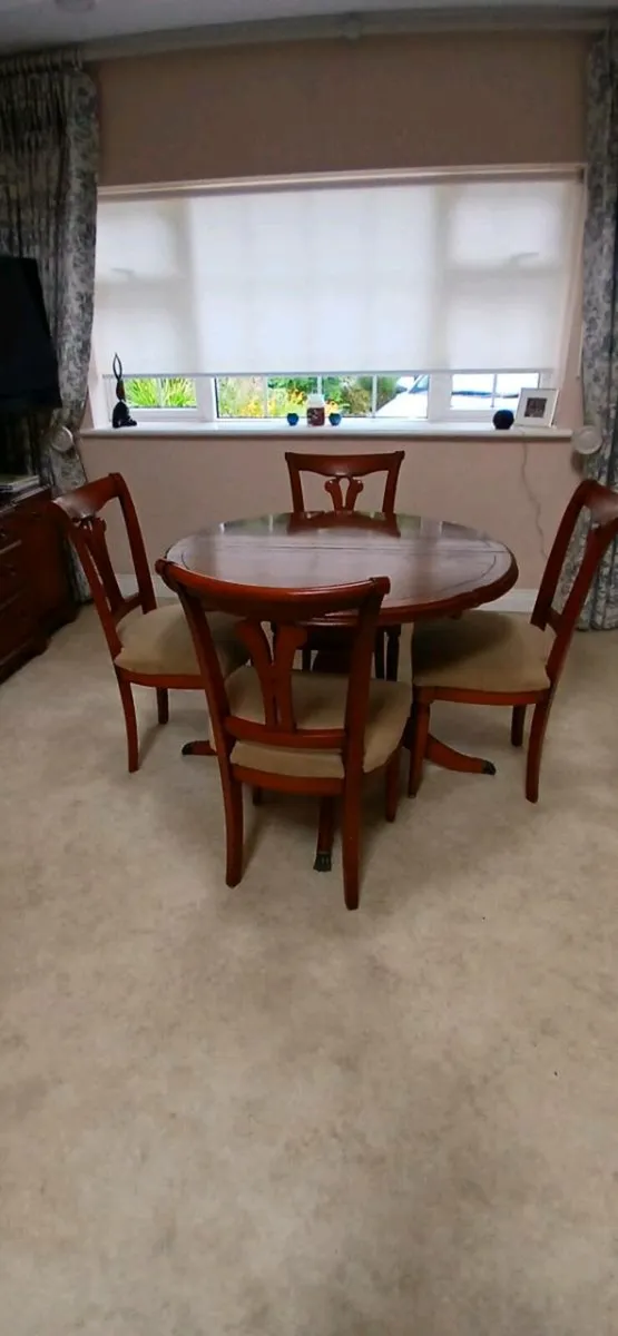 Circular dining table and 4 chairs - Image 1