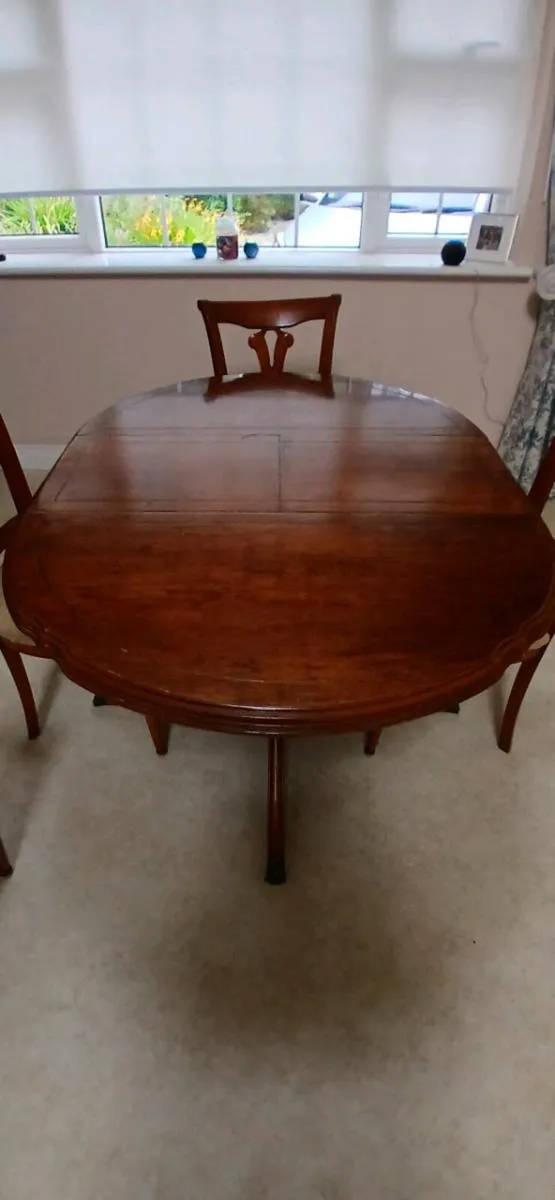 Circular dining table and 4 chairs - Image 3