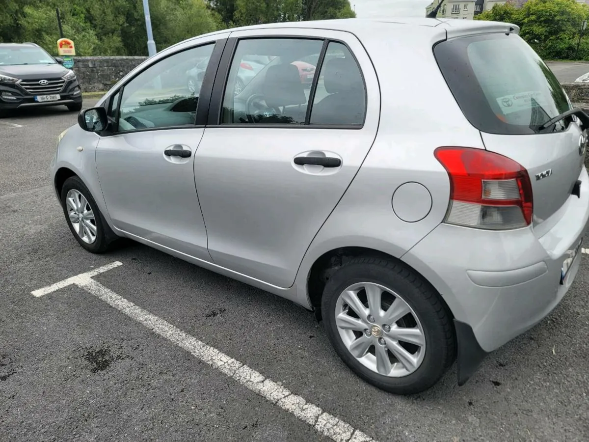 2011 Toyota Yaris 1.0 L - Image 2