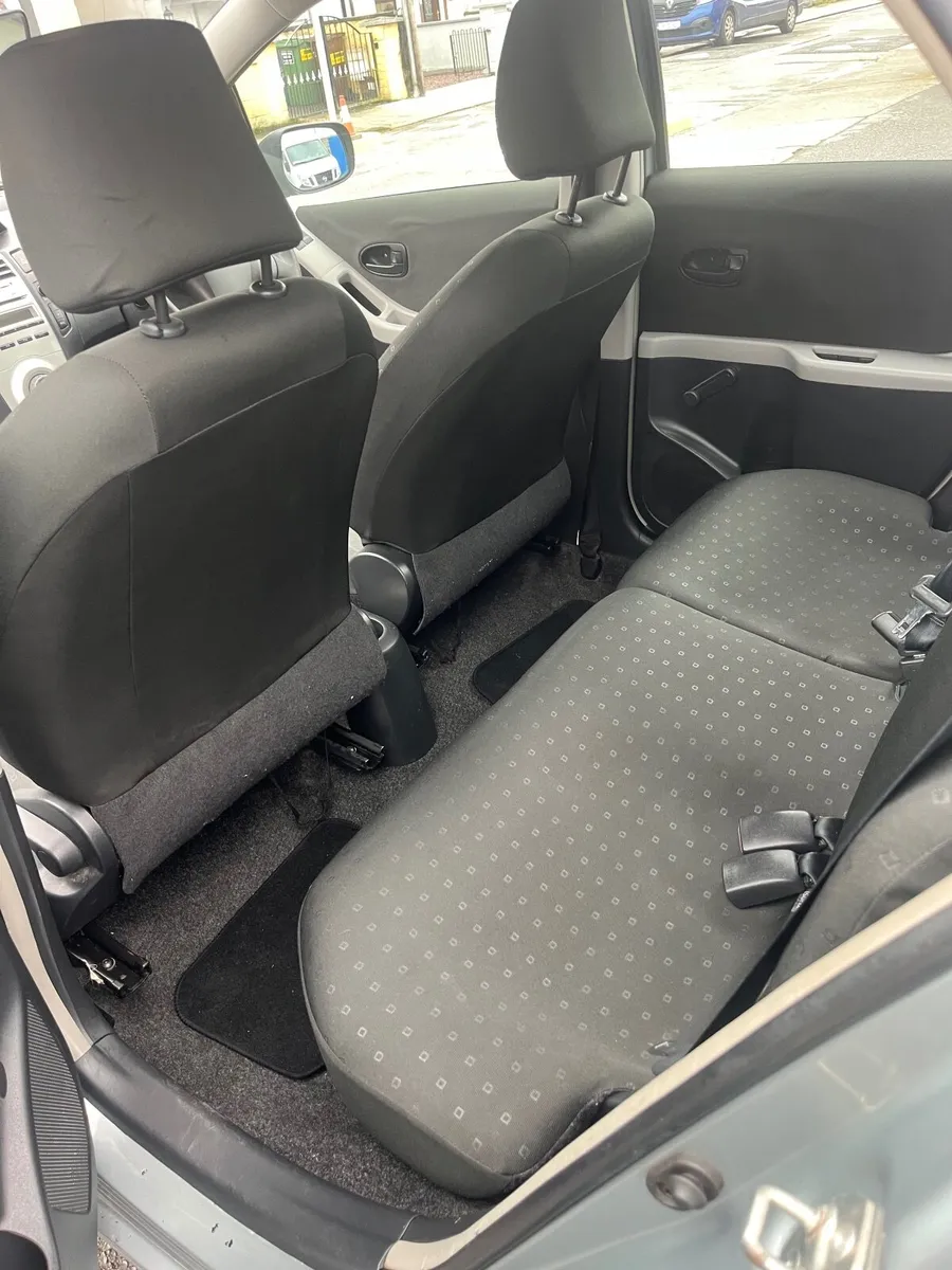 Toyota Yaris 2006 - Image 2