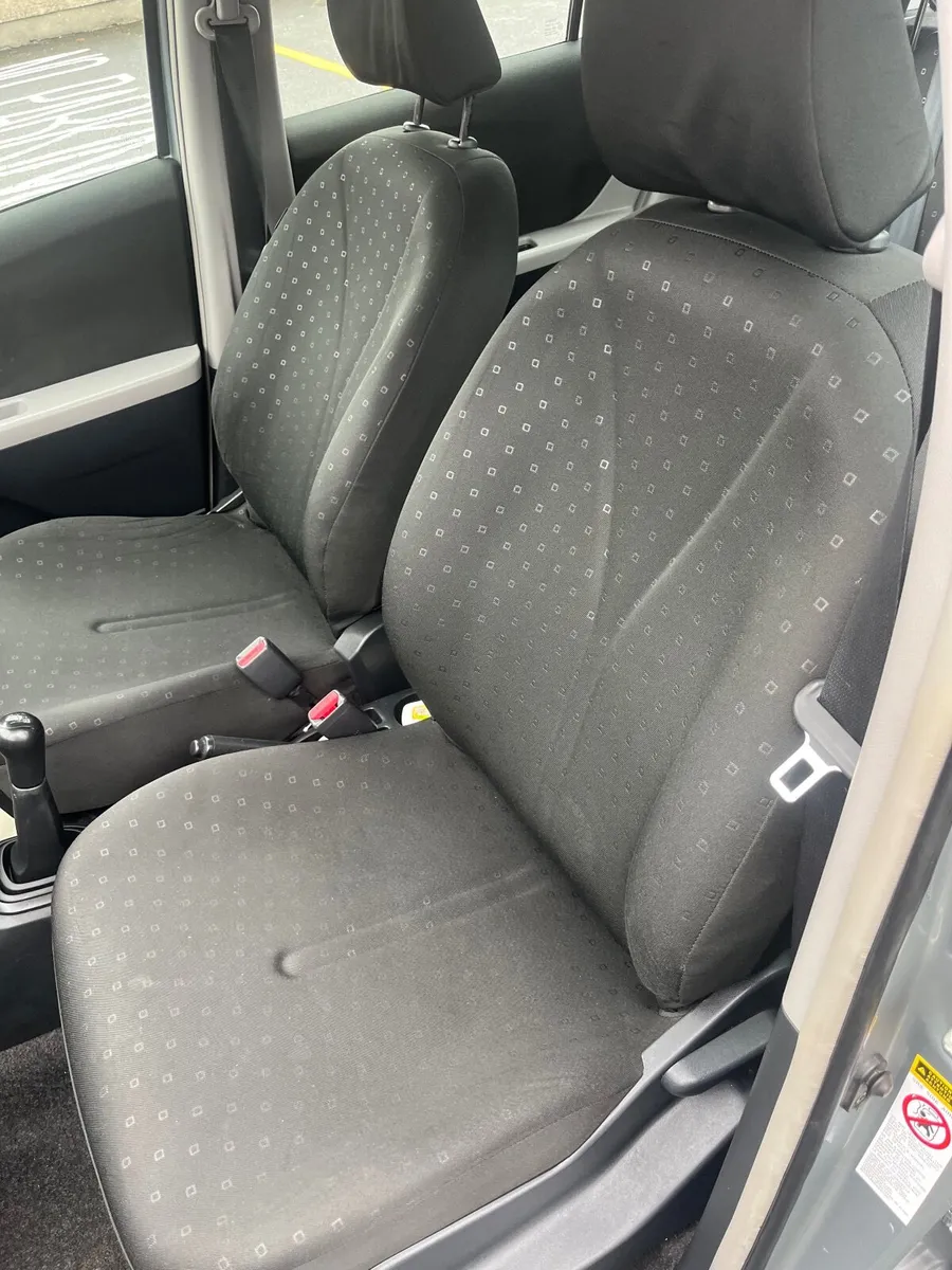 Toyota Yaris 2006 - Image 3
