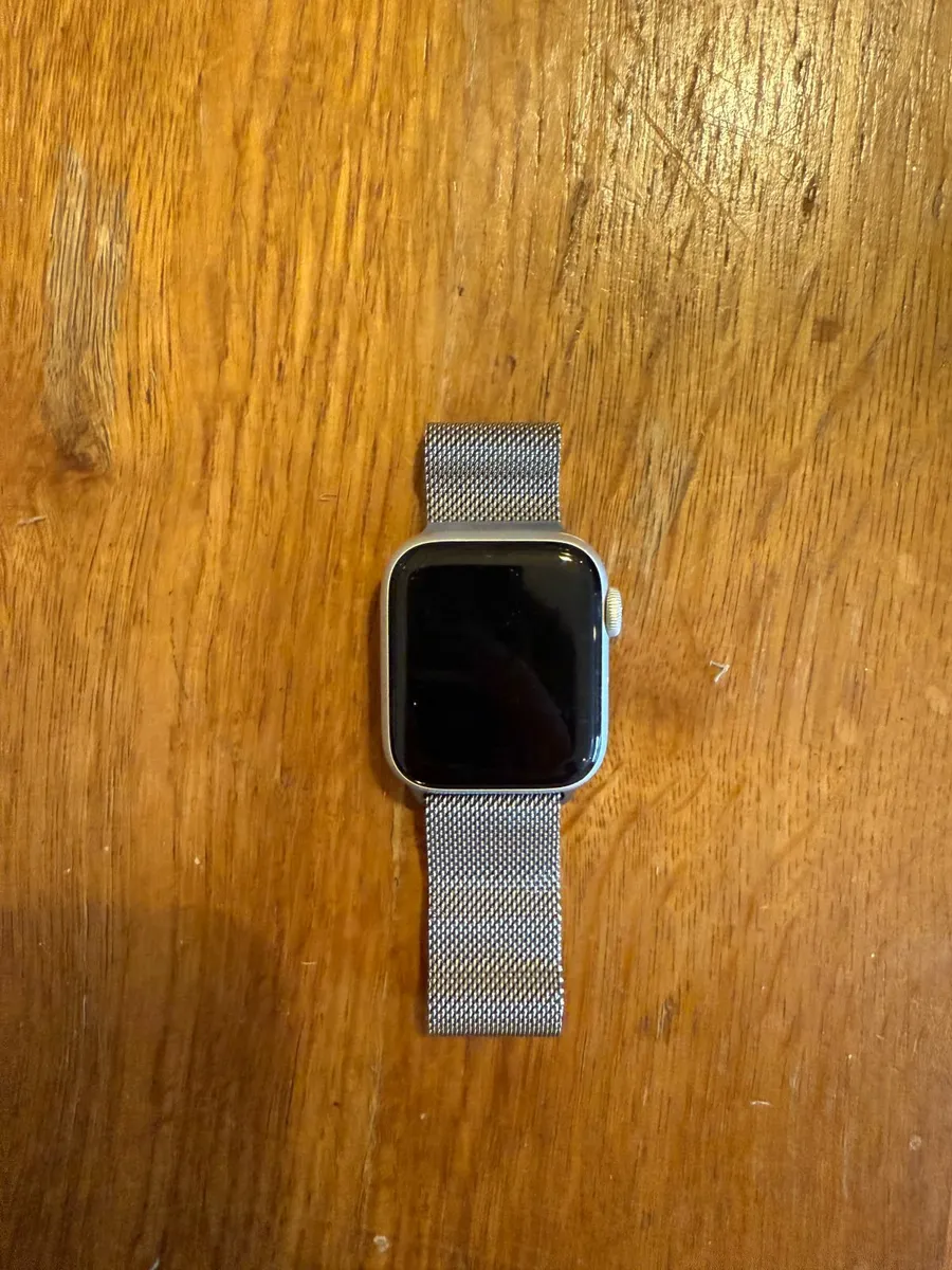 Apple watch series 5 - Image 4