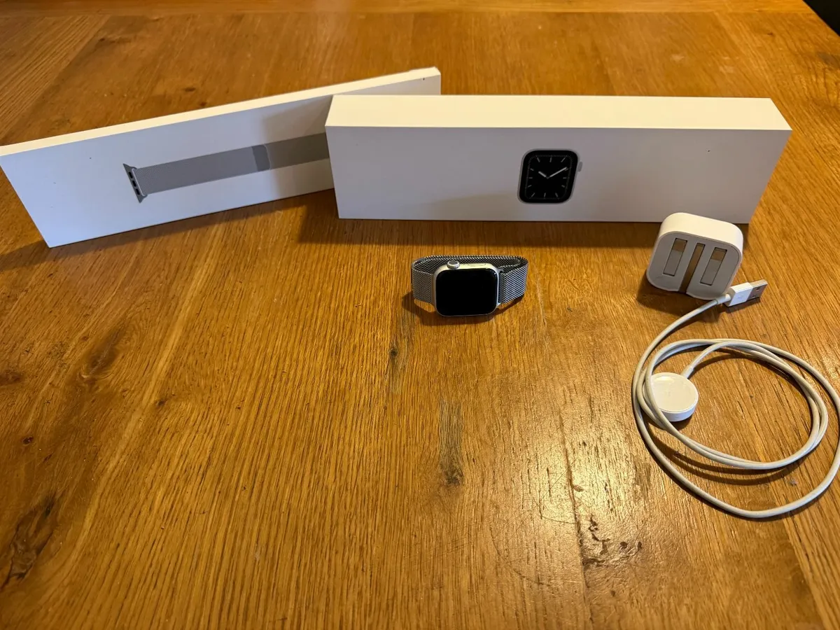 Apple watch series 5 - Image 1