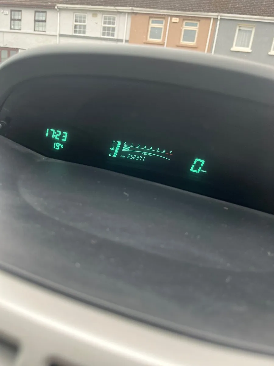 Toyota Yaris 2006 - Image 4