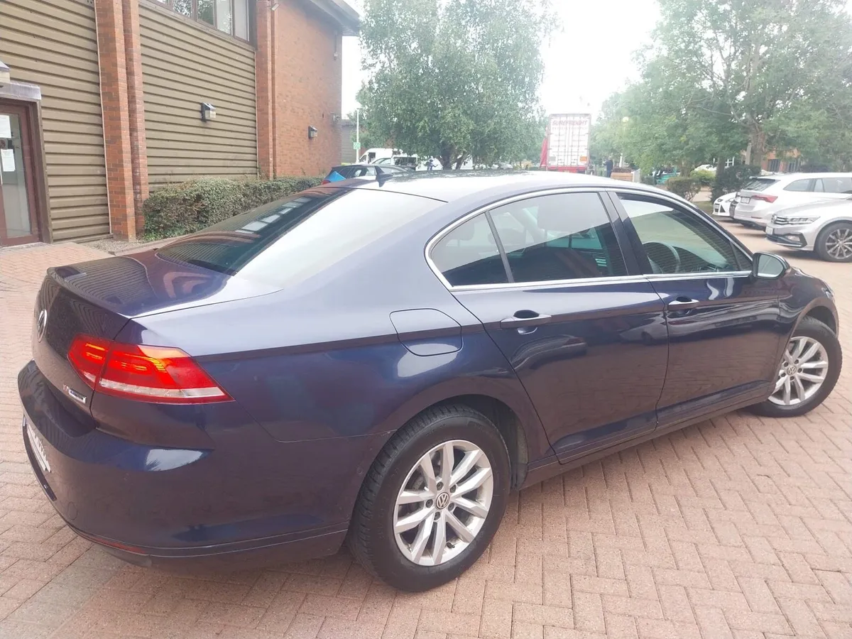 Volkswagen Passat - Image 4