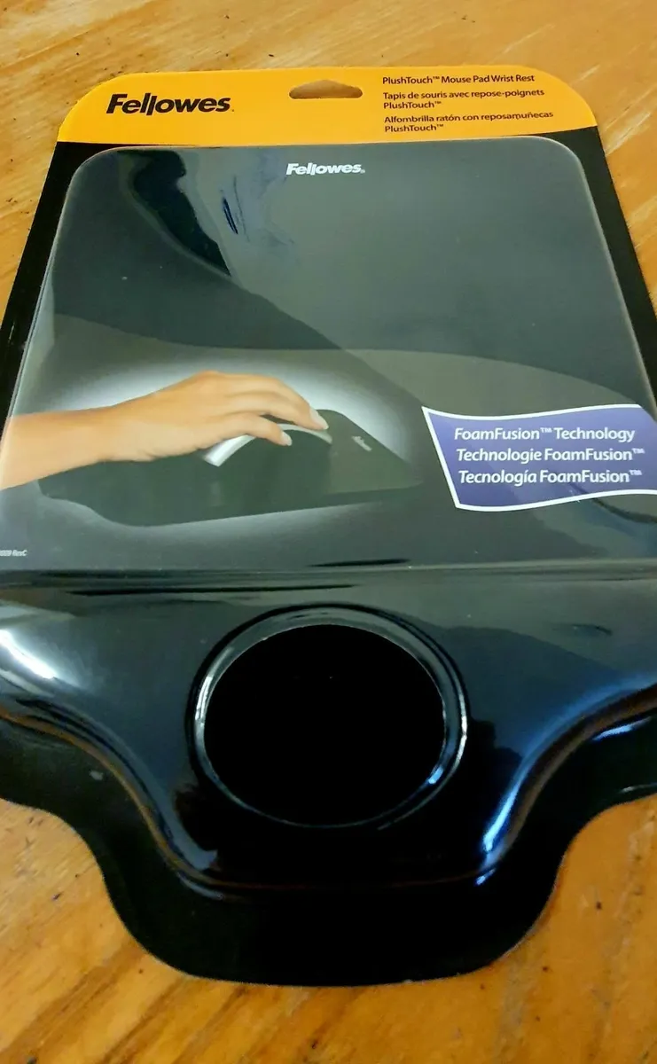 Fellowes PlushTouch Mouse Pad Wrist Rest - Image 1