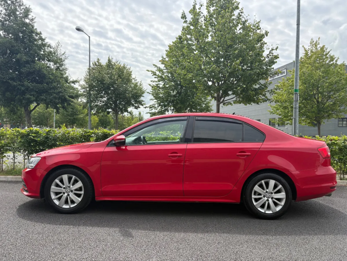 Volkswagen Jetta 2.0 MANUAL - Image 2