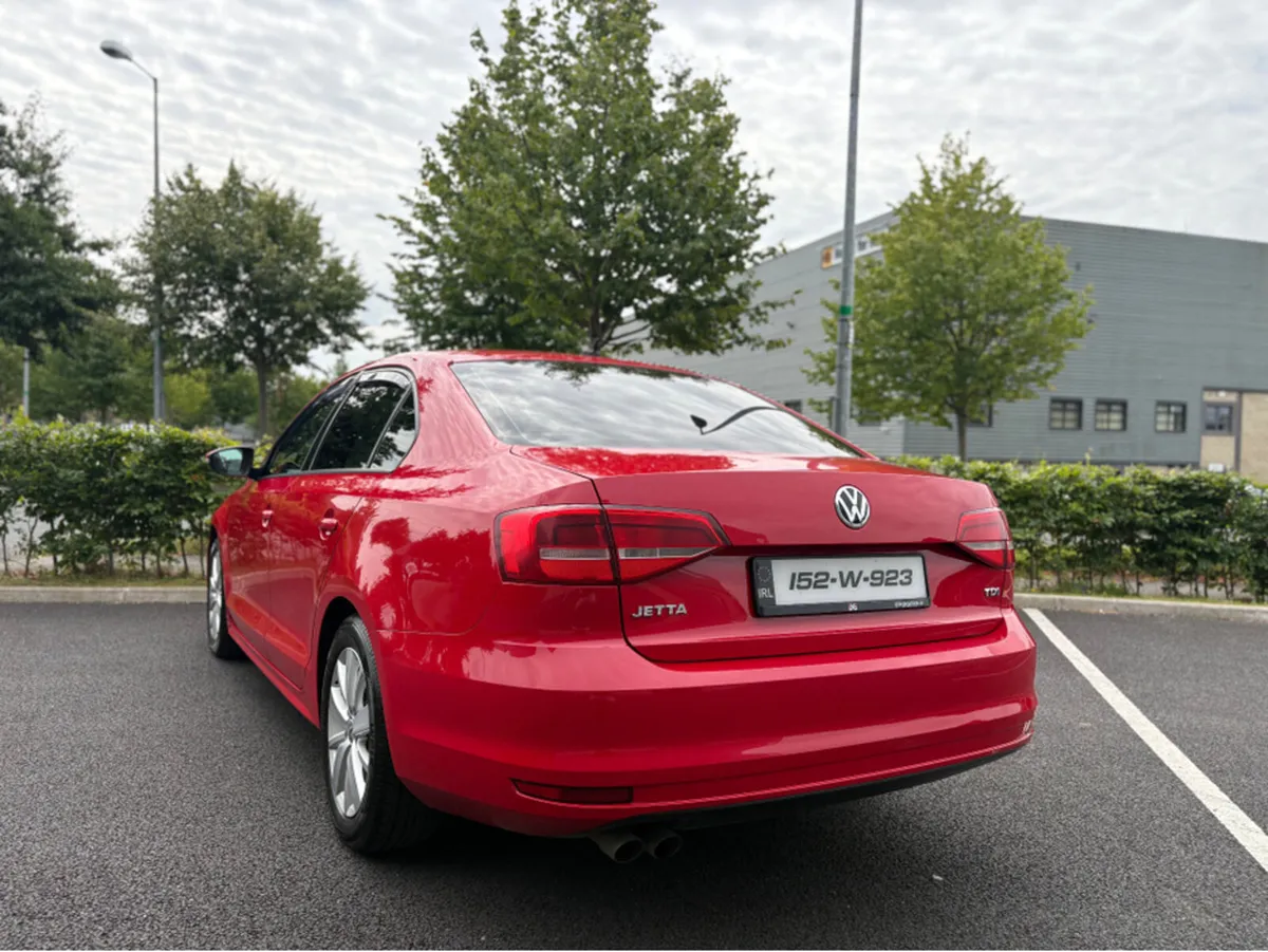 Volkswagen Jetta 2.0 MANUAL - Image 3
