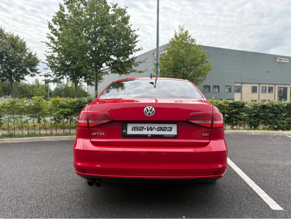 Volkswagen Jetta 2.0 MANUAL - Image 4
