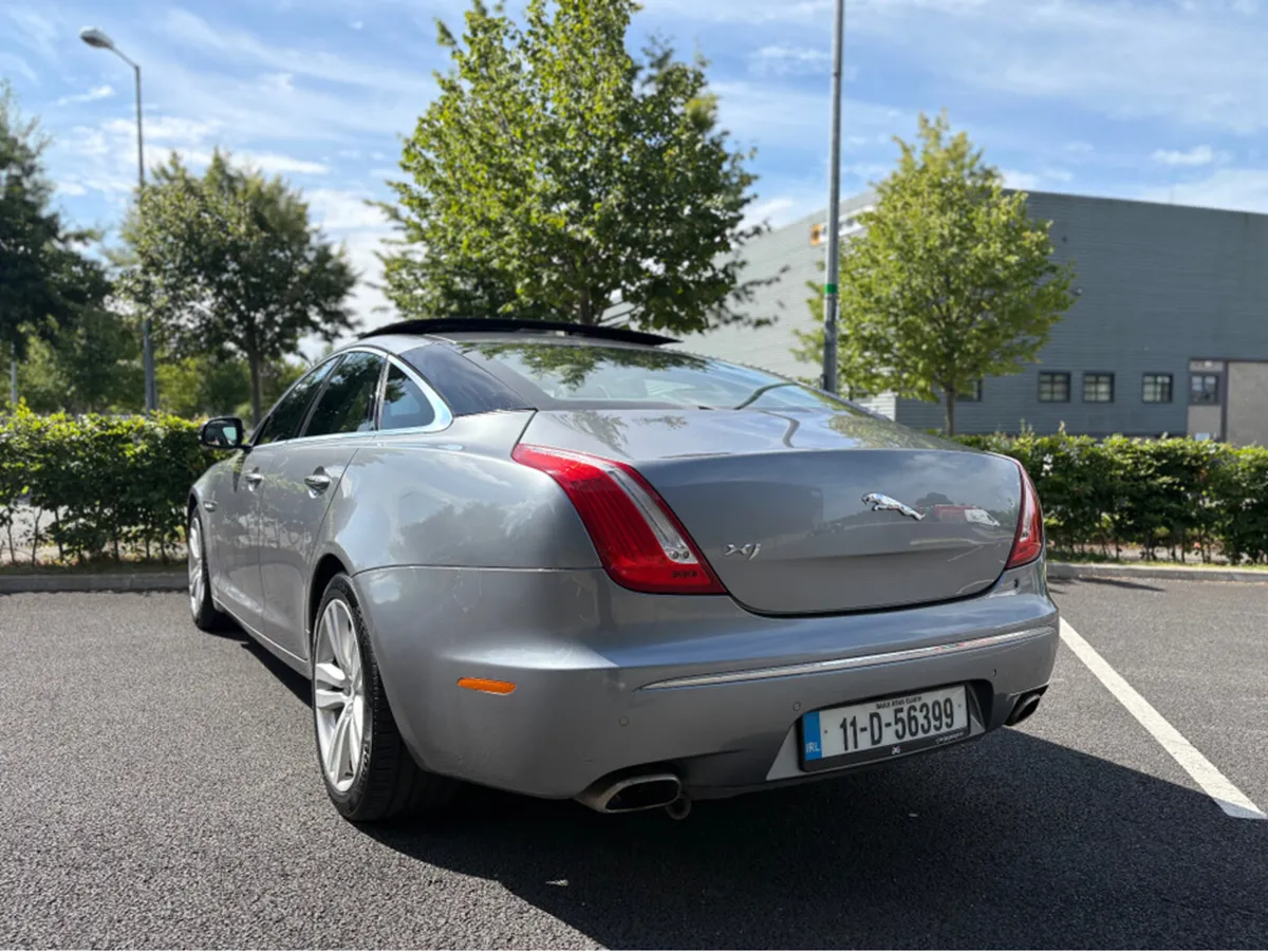 Jaguar XJ 3.0 D LUXURY V6 AUTO - Image 3