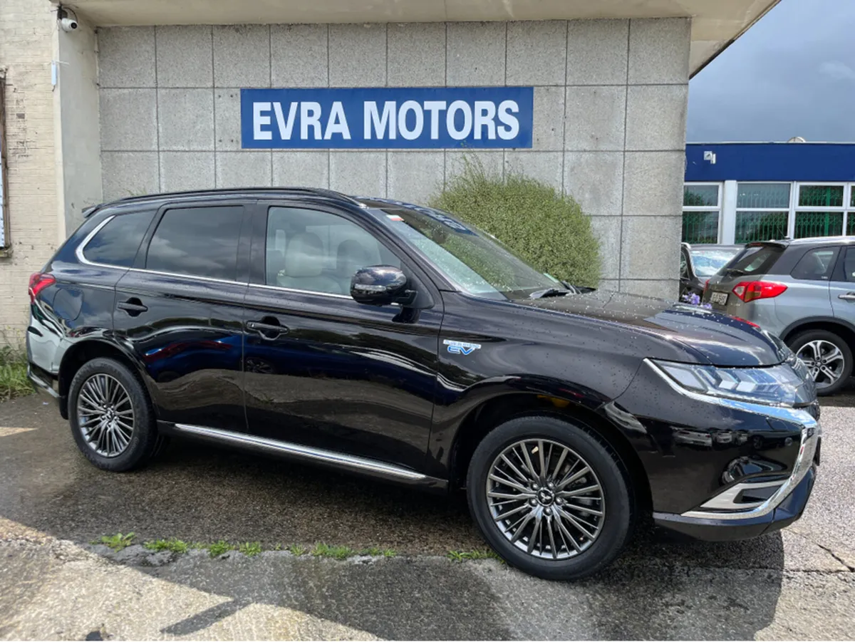 Mitsubishi Outlander S-EDITION PETROL PLUG IN HYBR - Image 3