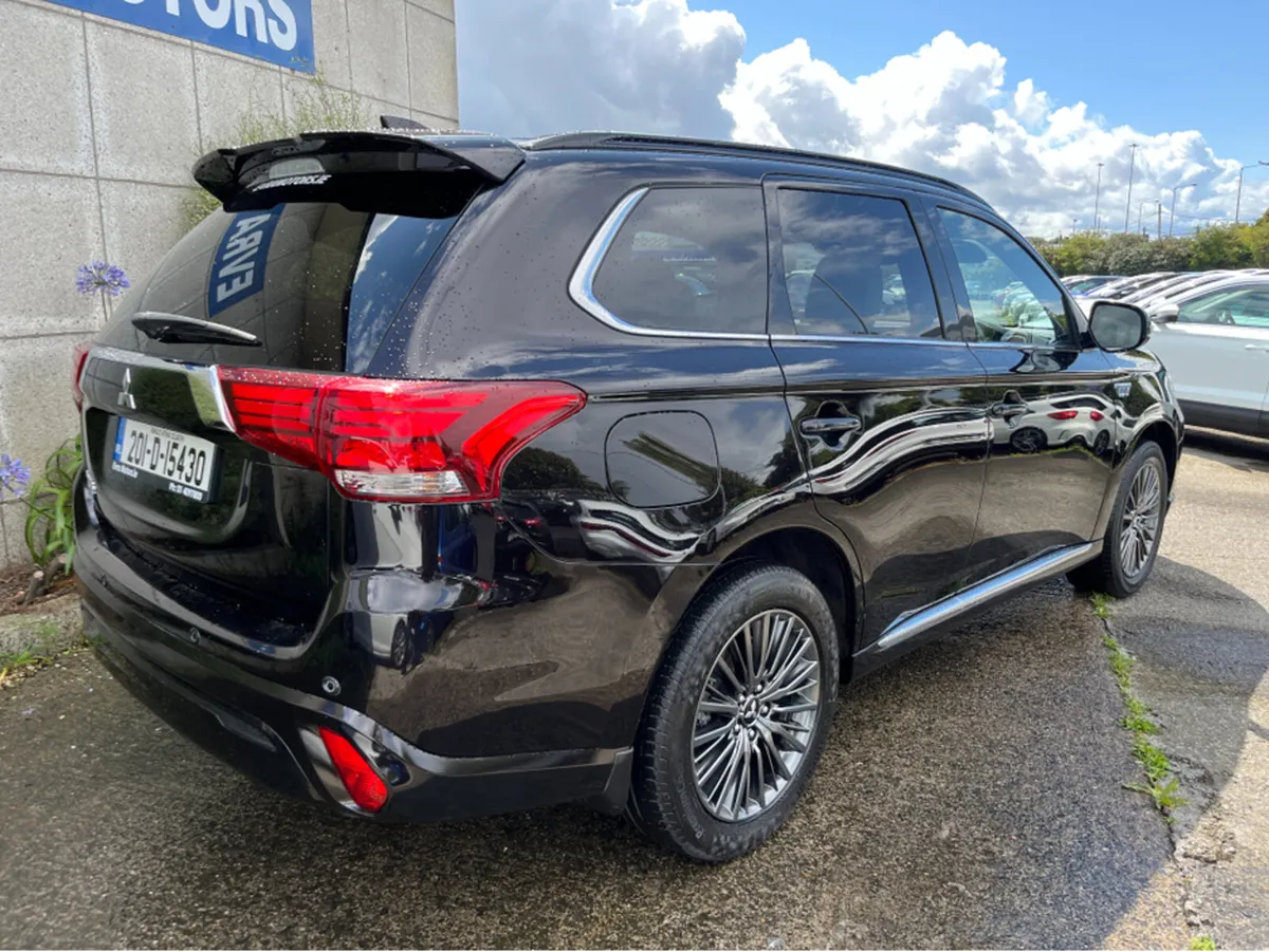 Mitsubishi Outlander S-EDITION PETROL PLUG IN HYBR - Image 4