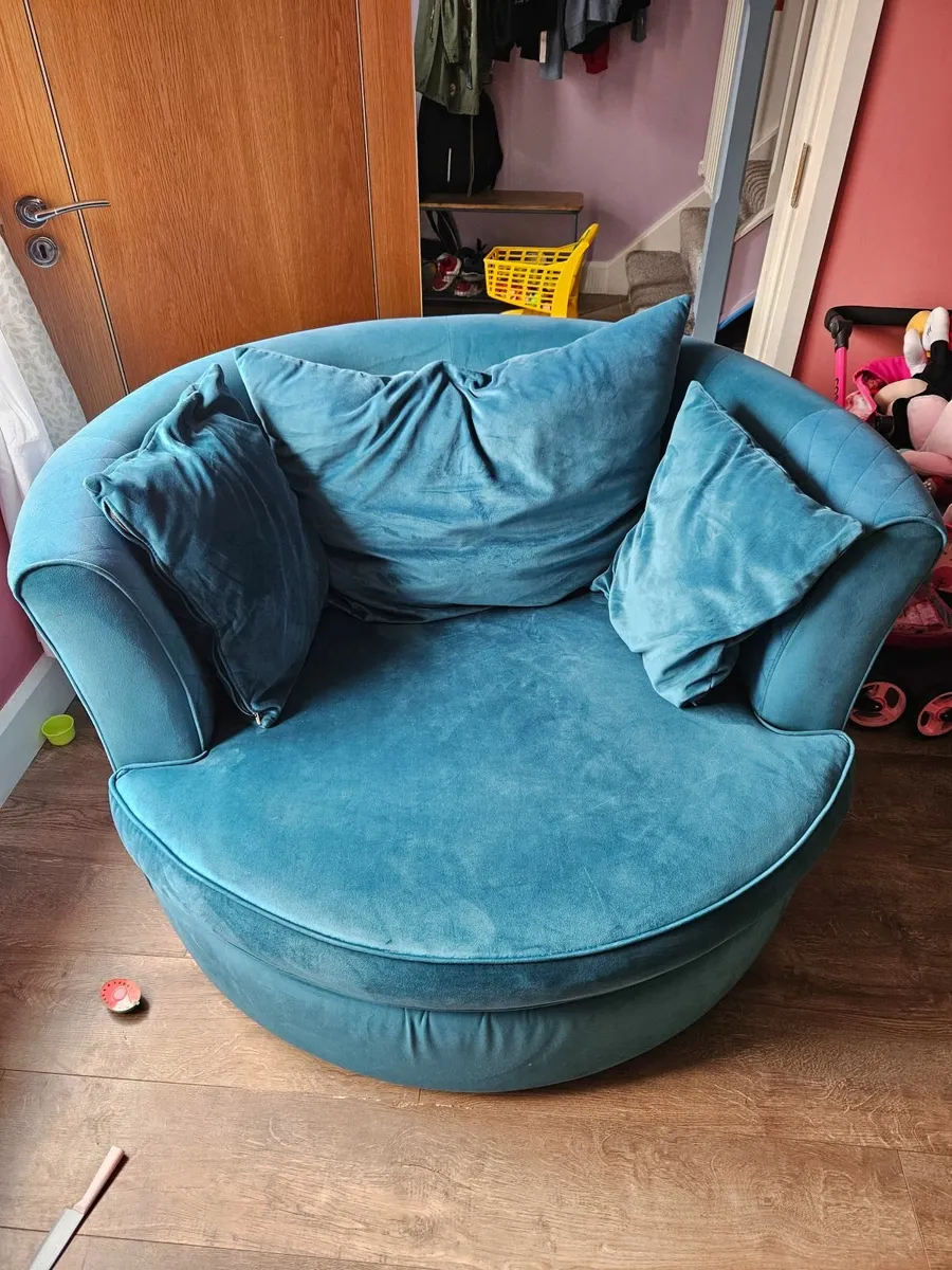 Circular armchair couch - Image 1
