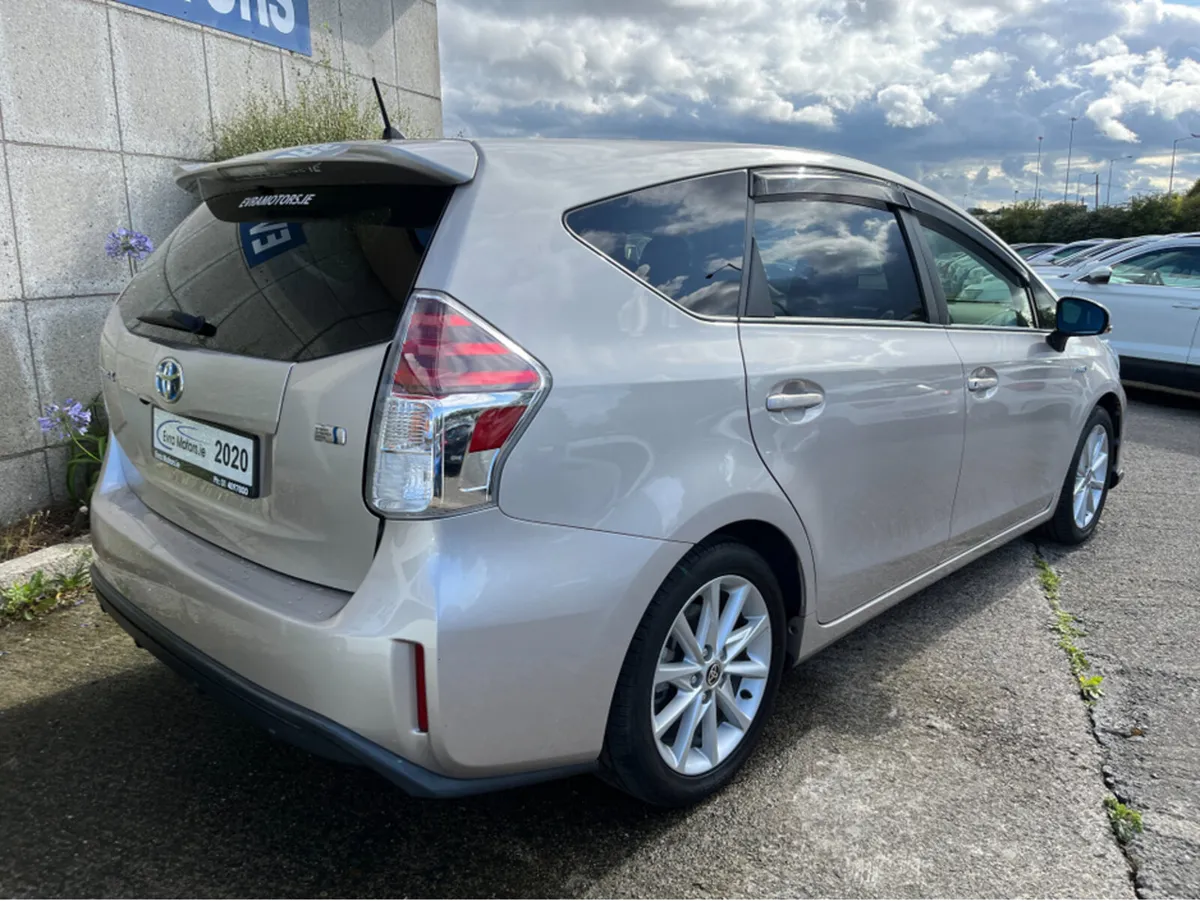 Toyota Prius HYBRID AUTOMATIC 1.8 PETROL 5 SEATER - Image 4