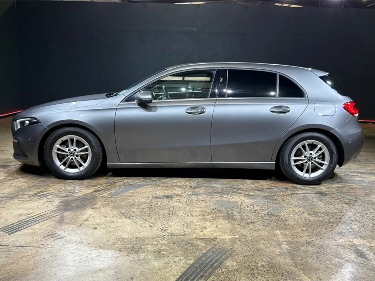 Mercedes-Benz A-Class 1.3 AUTOMATIC - BLACK HALF L - Image 4