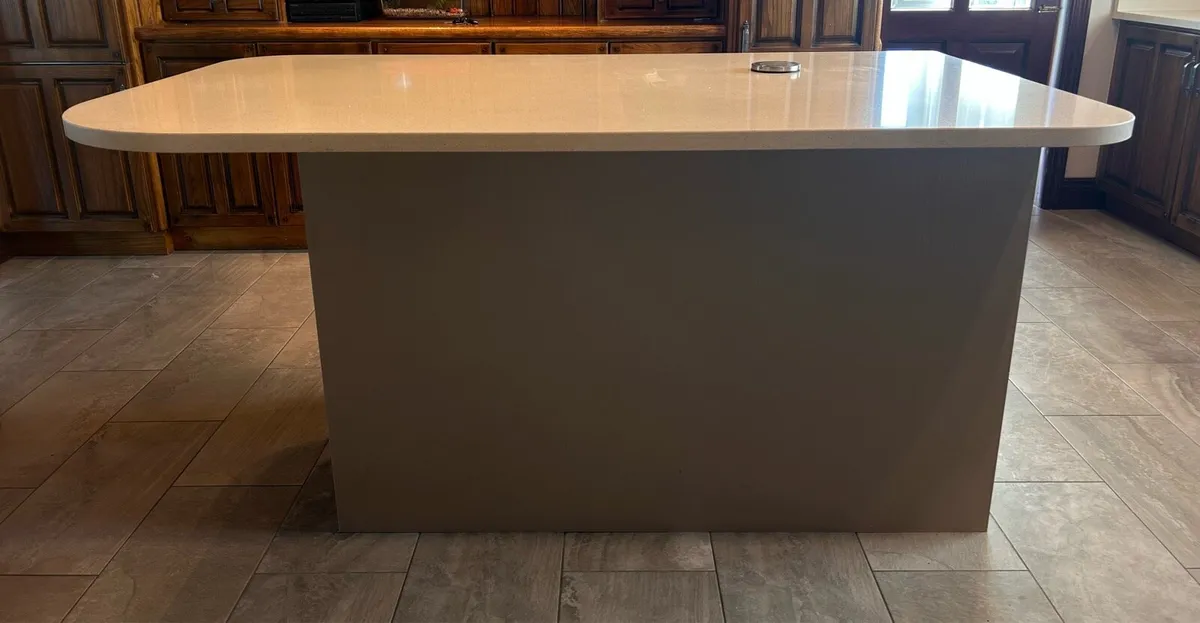 Kitchen island - Image 2