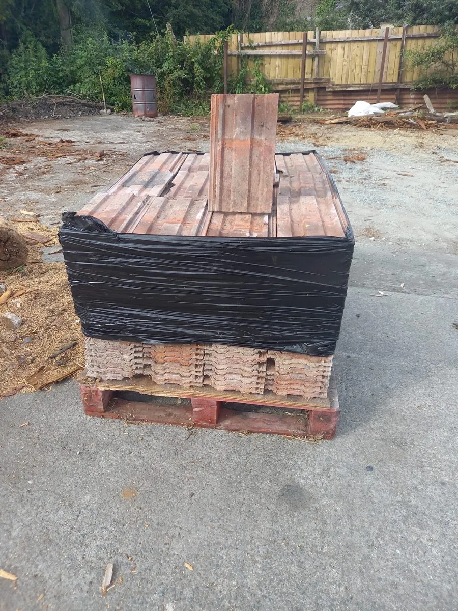 Bale of roof tiles - Image 1
