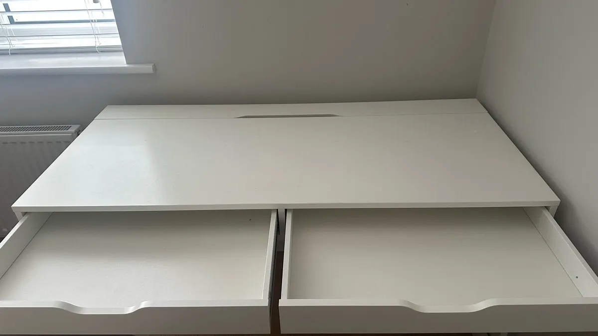 Office desk and chair - Image 2