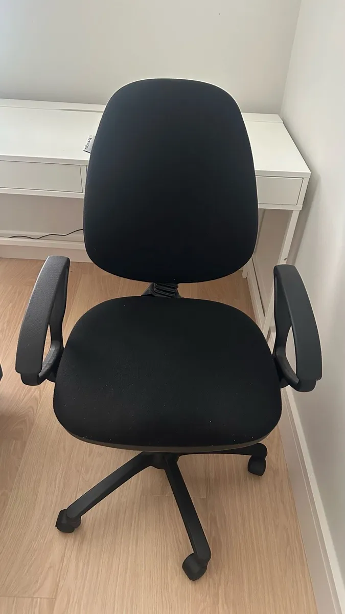 Office desk and chair - Image 4