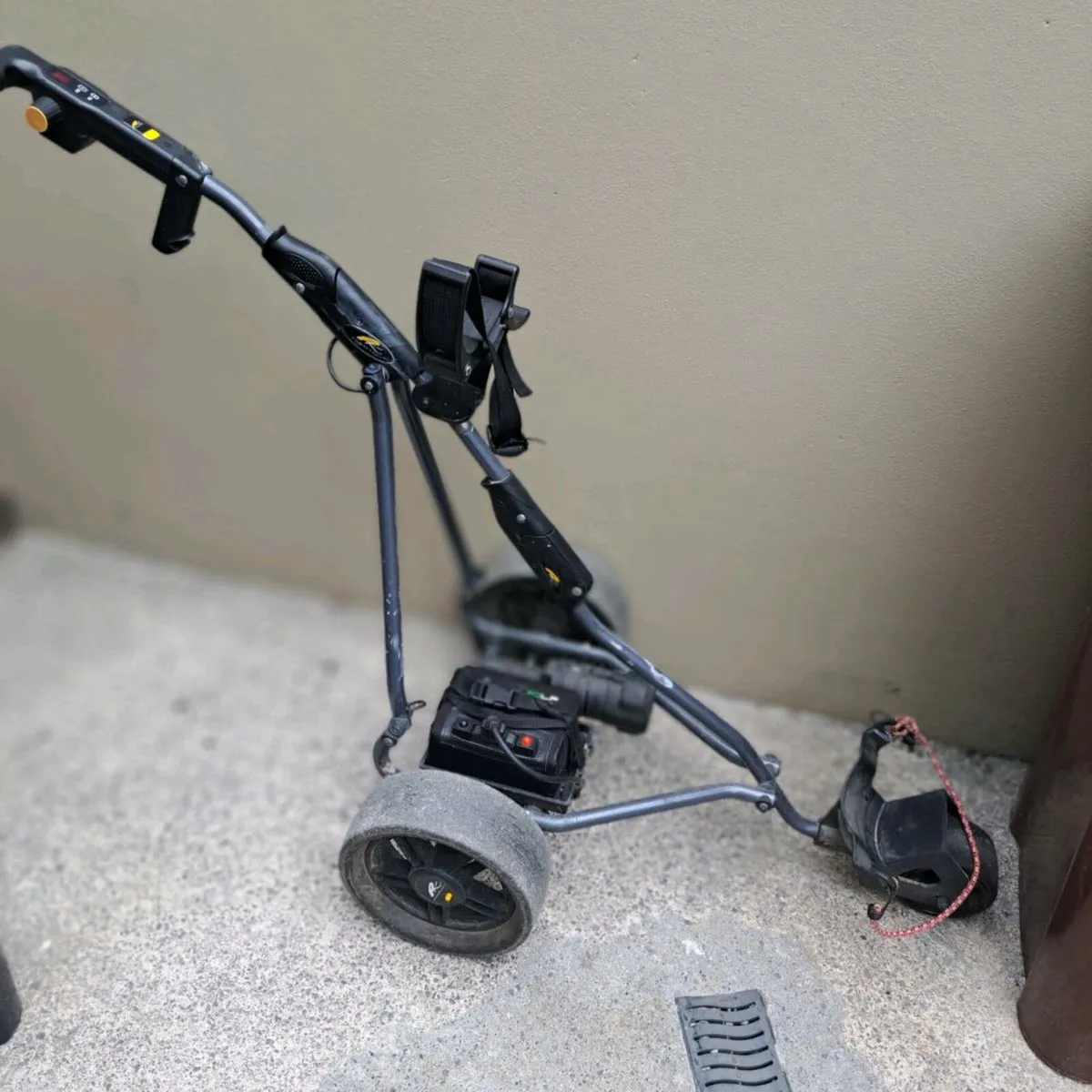 Powakaddy golf trolley - Image 1
