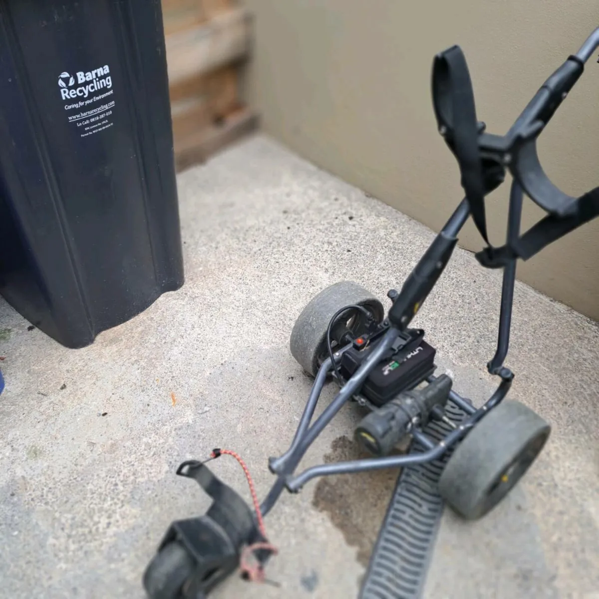 Powakaddy golf trolley - Image 2