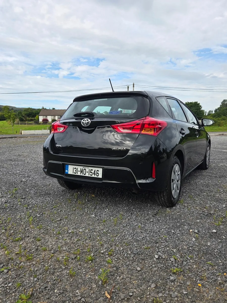 Toyota Auris 2013 - Image 2
