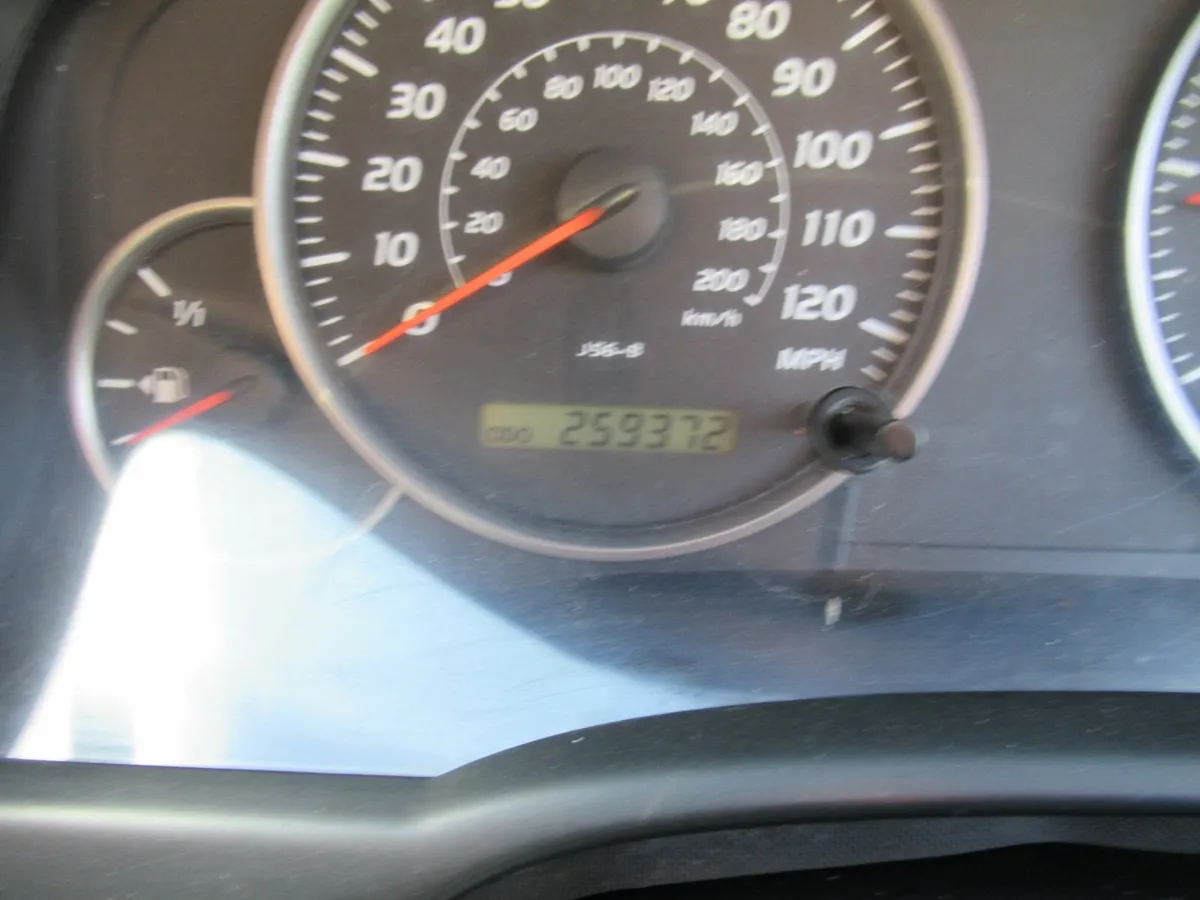 Toyota Land Cruiser 2003 - Image 2