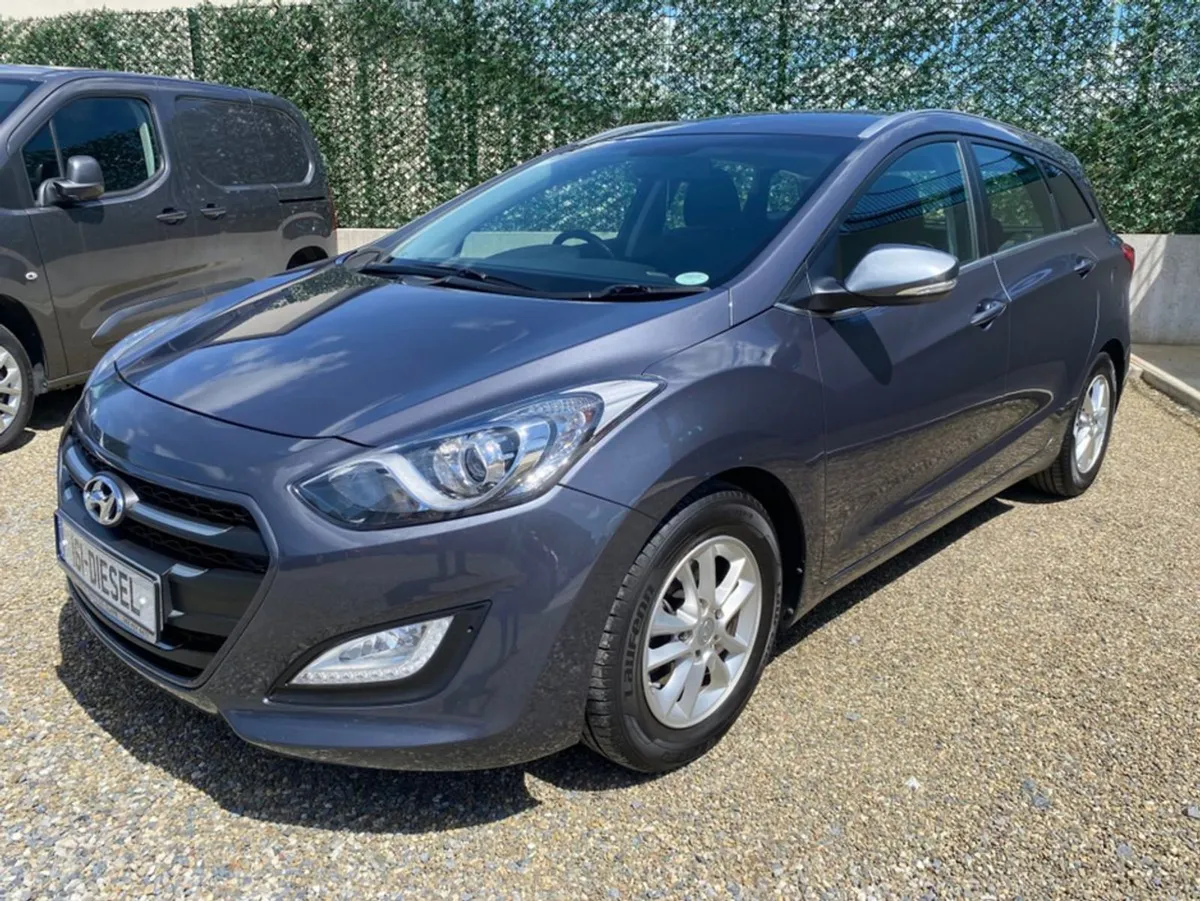 Hyundai i30 SE NAV Blue Drive CRD - Image 2