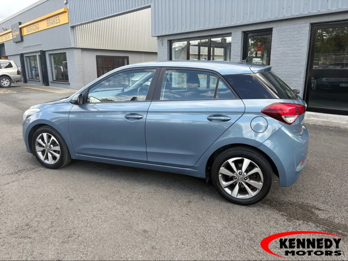 Hyundai i20 Active Deluxe 5DR - Image 2