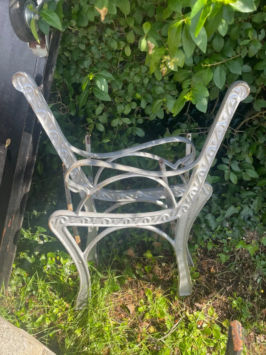 Cast iron bench ends €80
