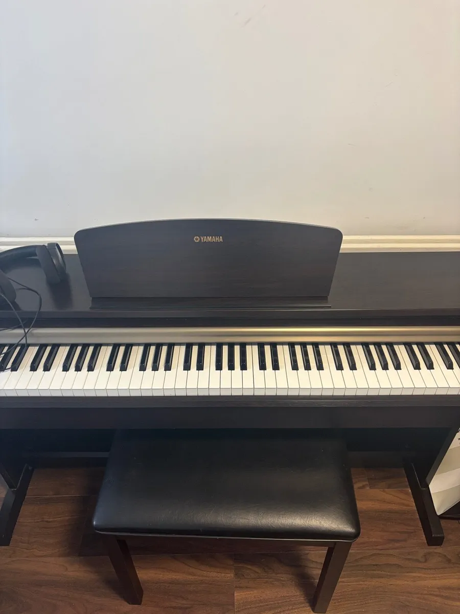 Piano YAMAHA - Image 2