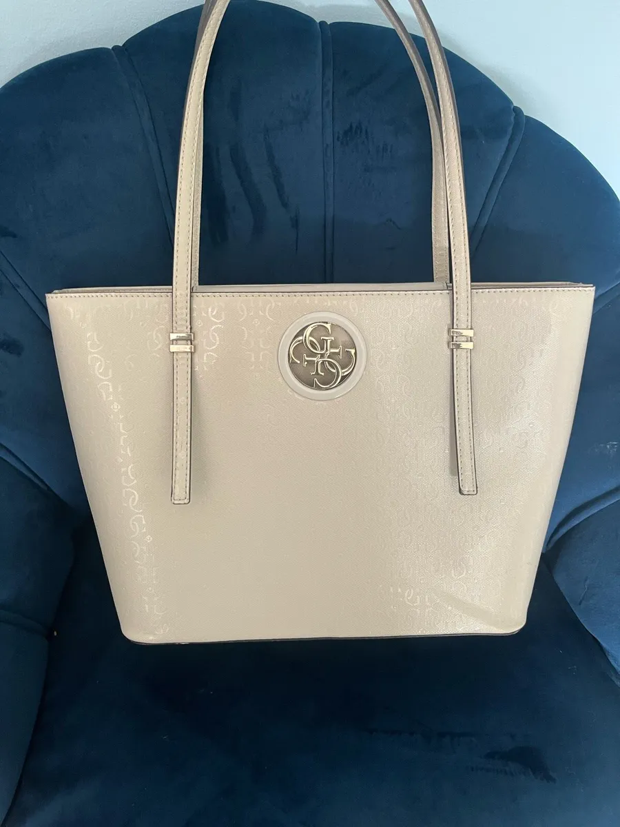 Handbag guess - Image 1