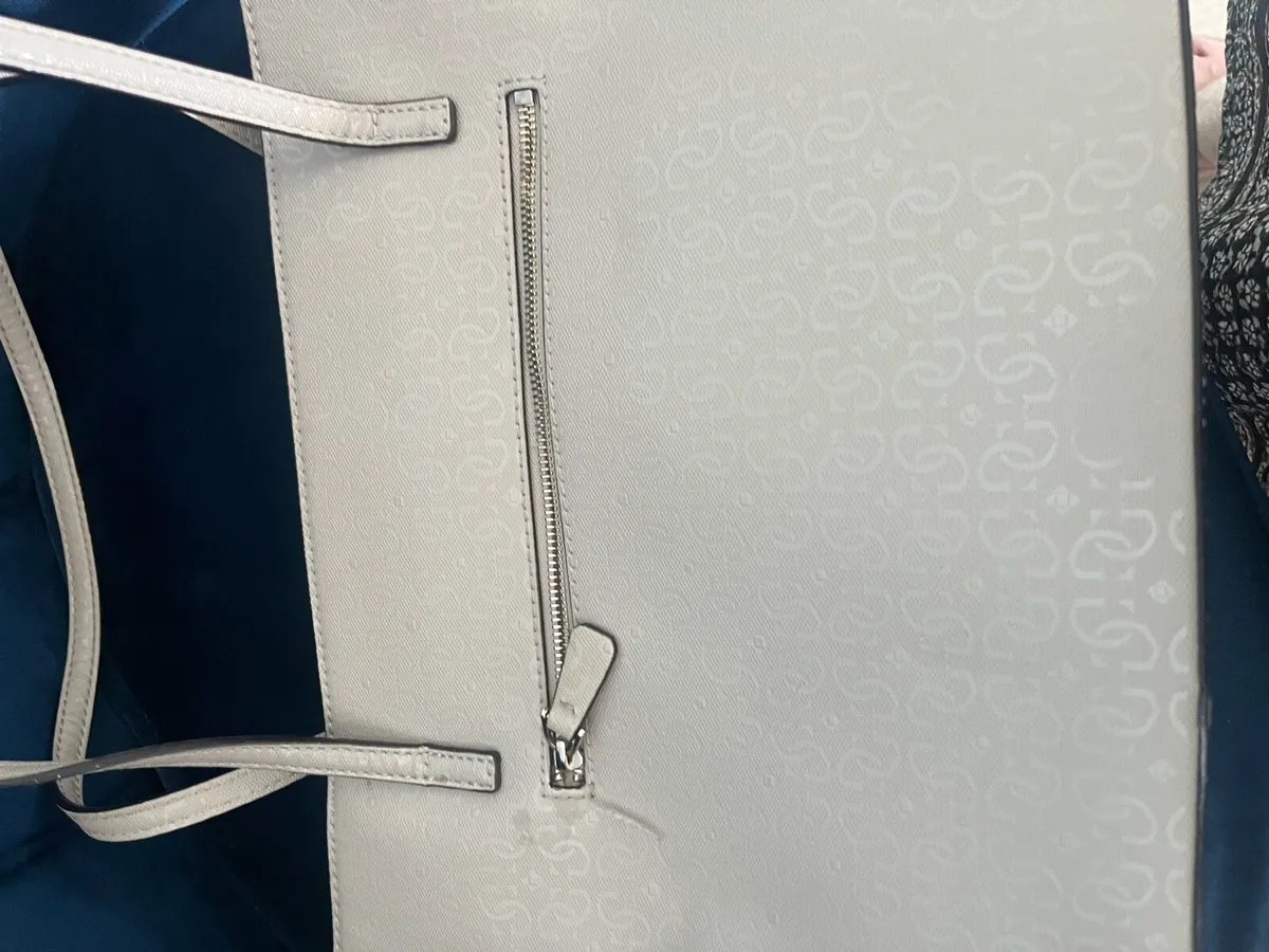 Handbag guess - Image 2