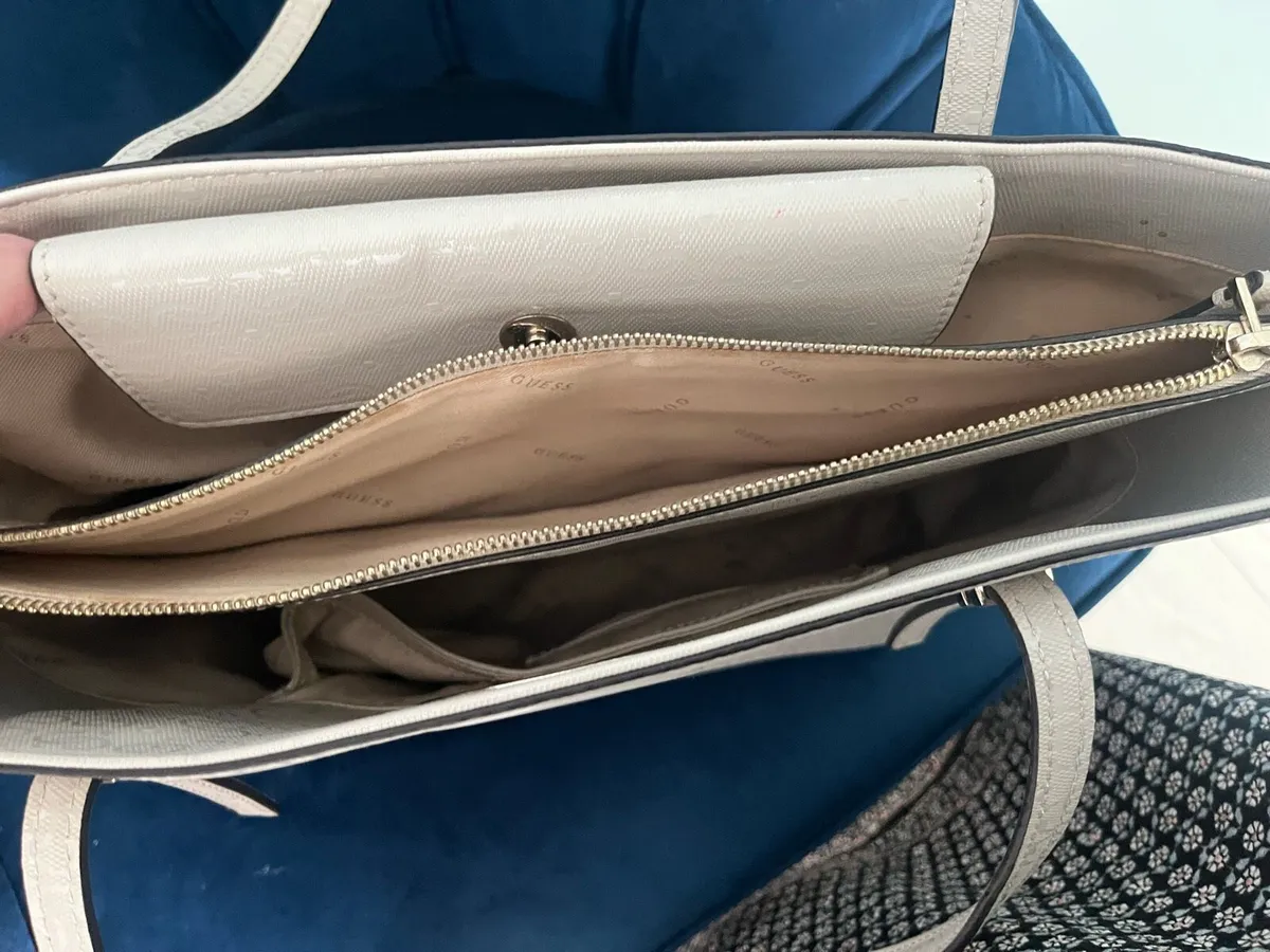 Handbag guess - Image 3