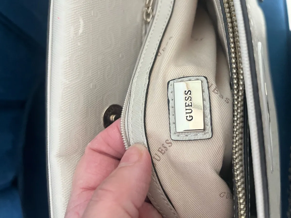 Handbag guess - Image 4
